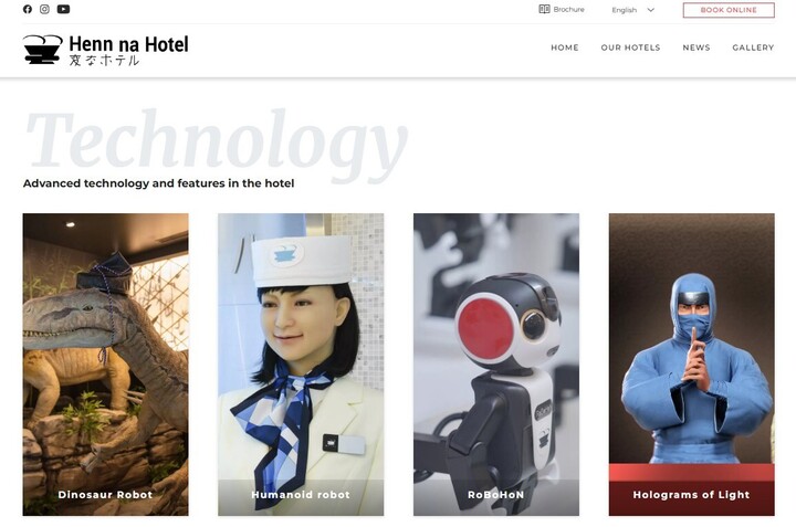 Trang web khách sạn Henn na với dịch vụ robot