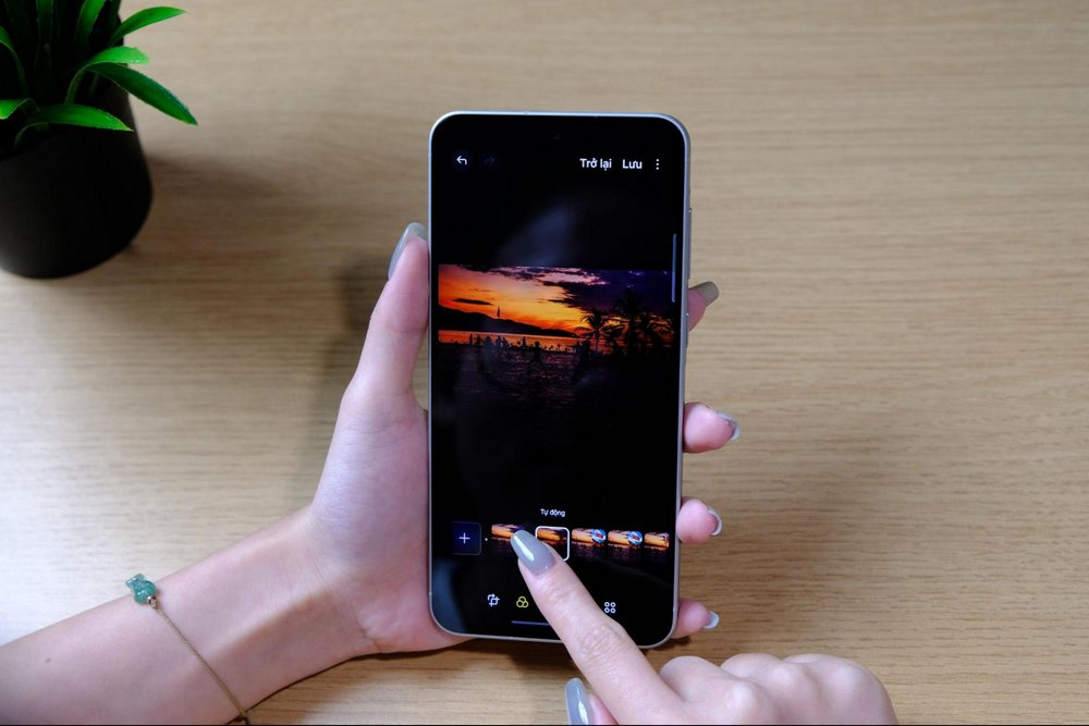 Tính năng AI chỉnh sửa video và tạo bộ lọc Auto Trim và Create Filter trên Galaxy A56 5G