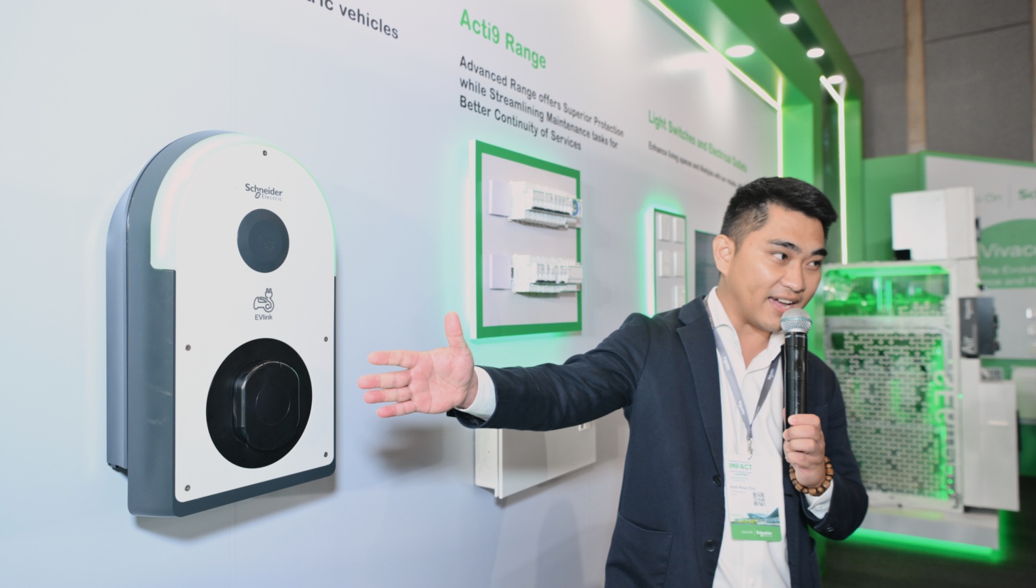 Thời AI bùng nổ, trình diễn hạ tầng số bền vững tại Hà Nội- Ảnh 3. Các giải pháp công nghệ được trưng bày tại Innovation Hub