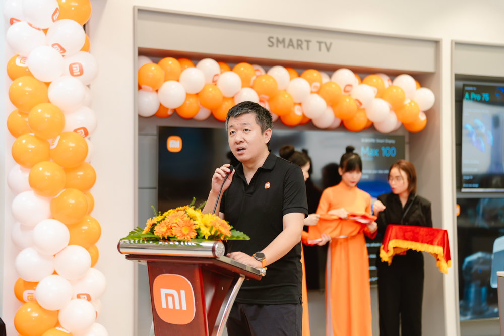 Xiaomi mở cửa hàng đầu tiên tại Việt Nam, tung loạt ưu đãi sốc dịp khai trương- Ảnh 2. Phó Tổng Giám đốc phát biểu