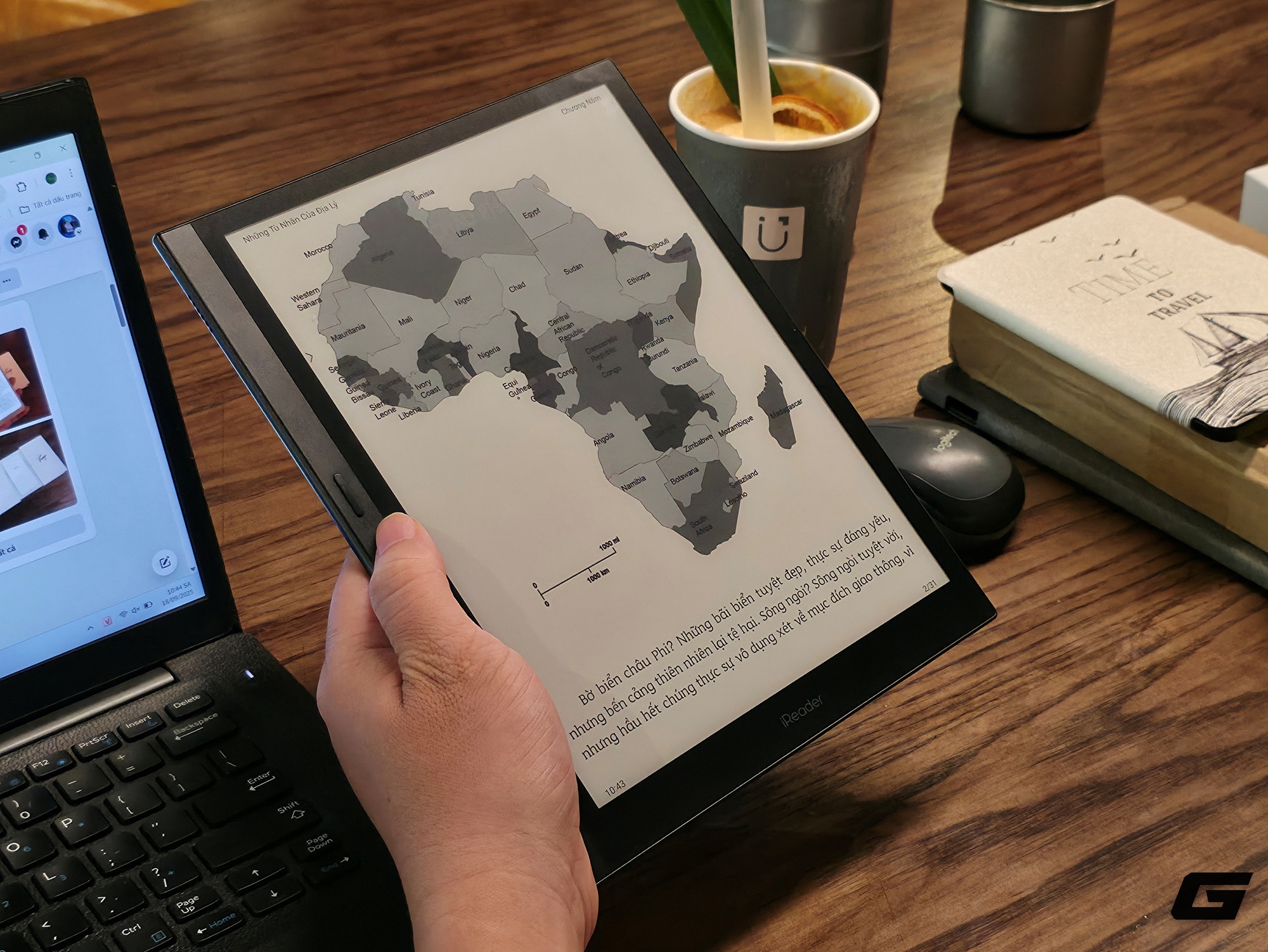 Màn hình và đèn nền ấm trên máy đọc sách