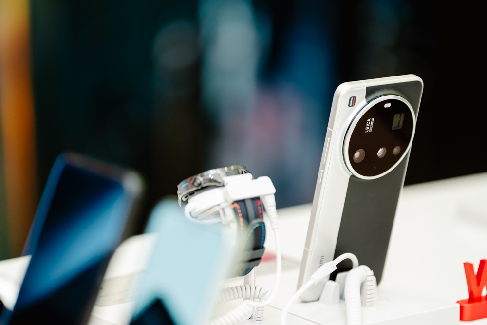 Xiaomi mở cửa hàng đầu tiên tại Việt Nam, tung loạt ưu đãi sốc dịp khai trương- Ảnh 4. Không gian trải nghiệm sản phẩm mới