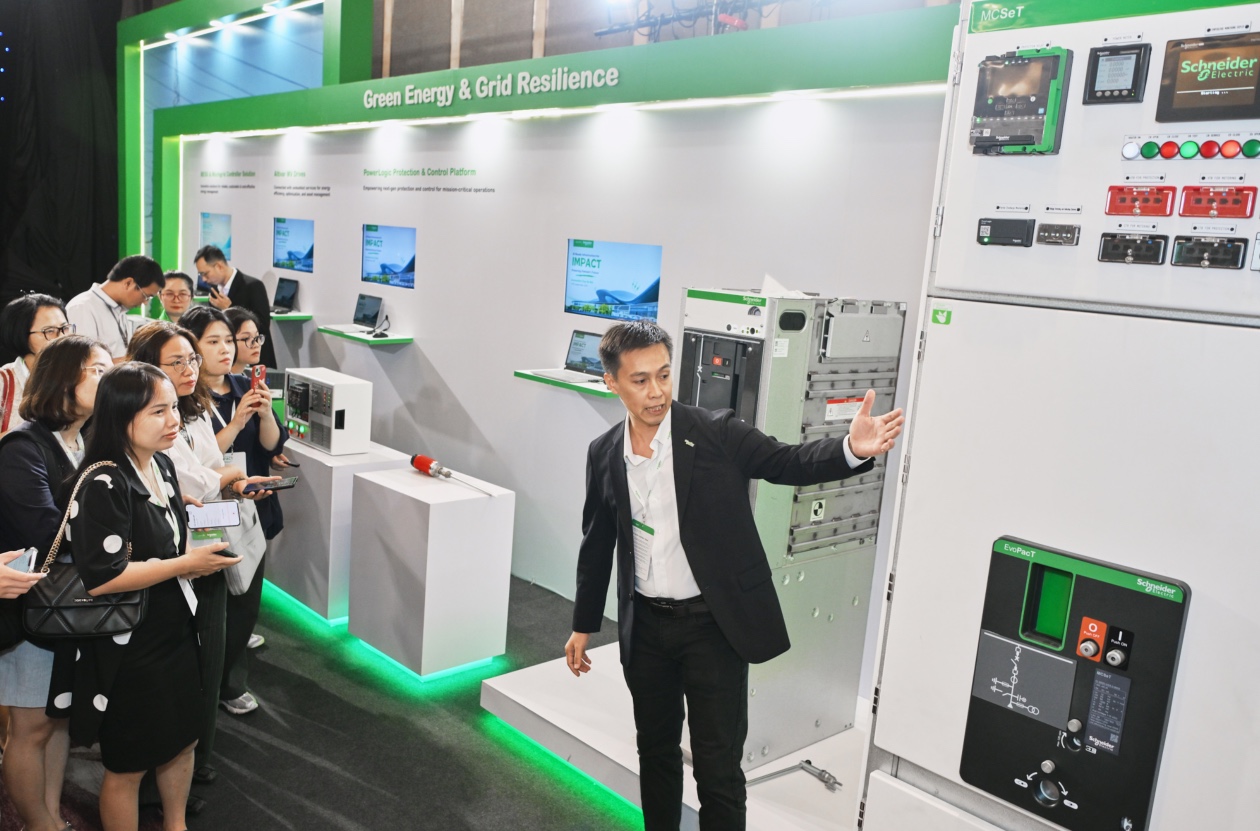Thời AI bùng nổ, trình diễn hạ tầng số bền vững tại Hà Nội- Ảnh 5. Thiết bị lưới điện linh hoạt và năng lượng tái tạo