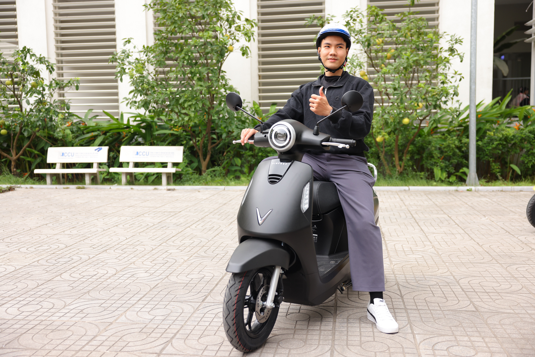 Giới trẻ Hà Nội tỏa sáng hết mình cùng Green Voice: Hành trình hùng biện về tiếng nói xanh- Ảnh 4. Khu trải nghiệm xe điện thu hút sinh viên