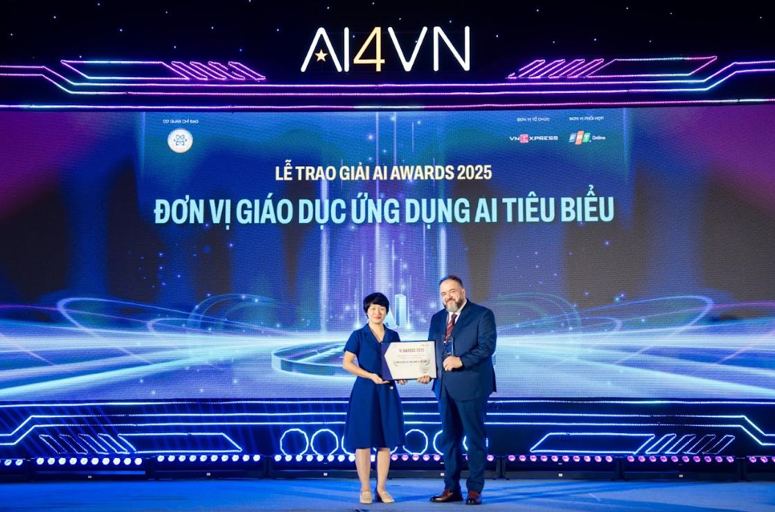 BUV nhận giải thưởng AI xuất sắc Phó Giáo sư Ali Al-Dulaimi nhận giải thưởng