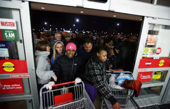 Người mua sắm tại Kmart Griffith, Indiana năm 2012