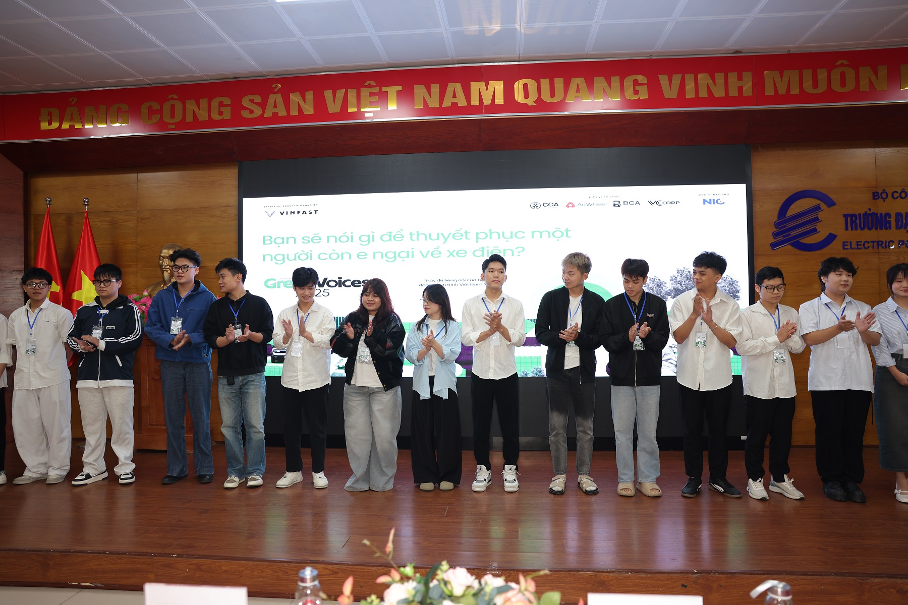 Các đội thi đến từ Đại học Điện lực
