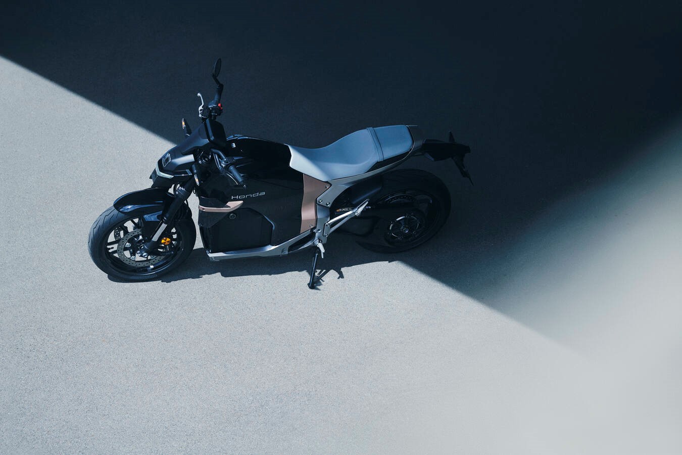 Dáng xe thể thao gọn gàng của Honda WN7