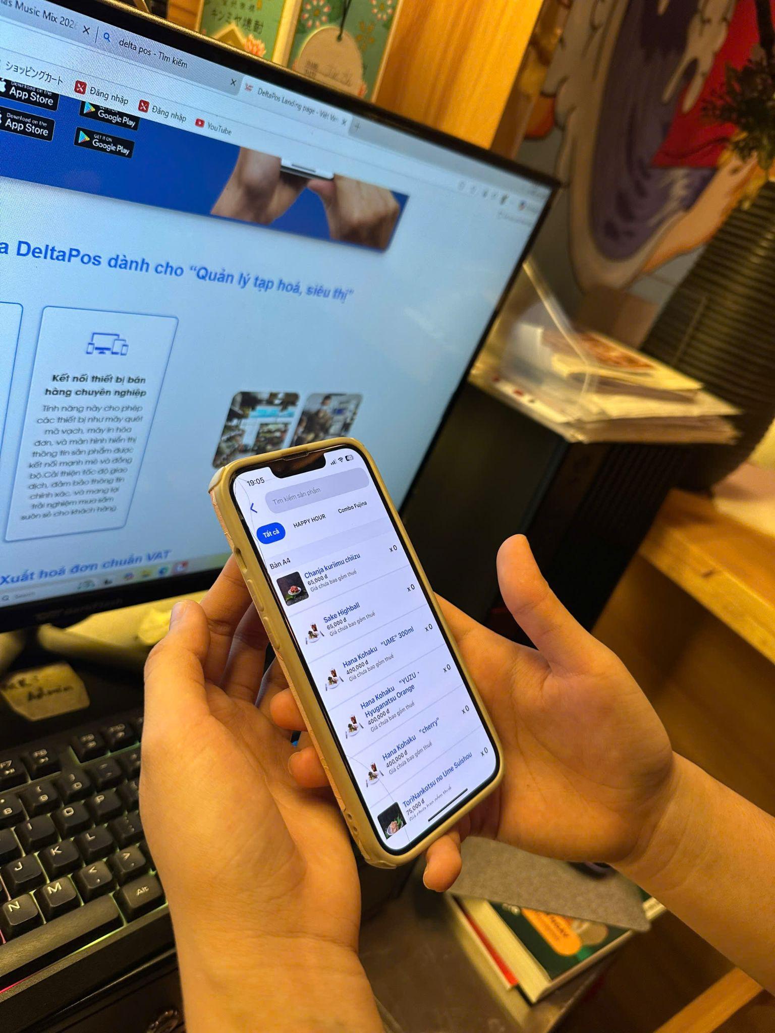 Nhân viên chọn món trên ứng dụng Delta POS Chọn món và quản lý danh mục trên phần mềm